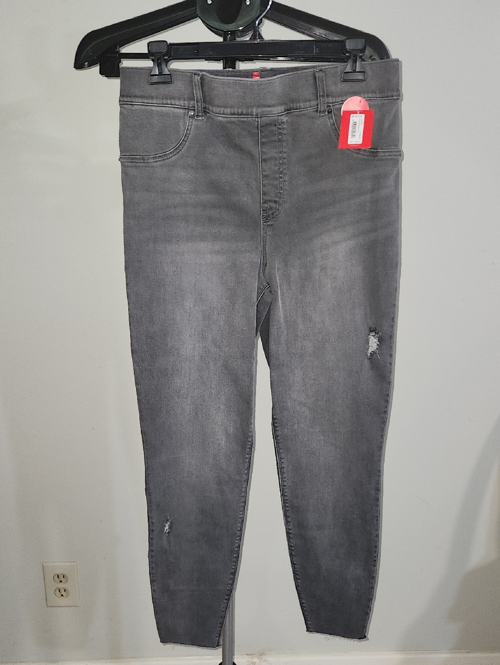 NWT SPANX Gray Distressed Skinny Jeans. XL.